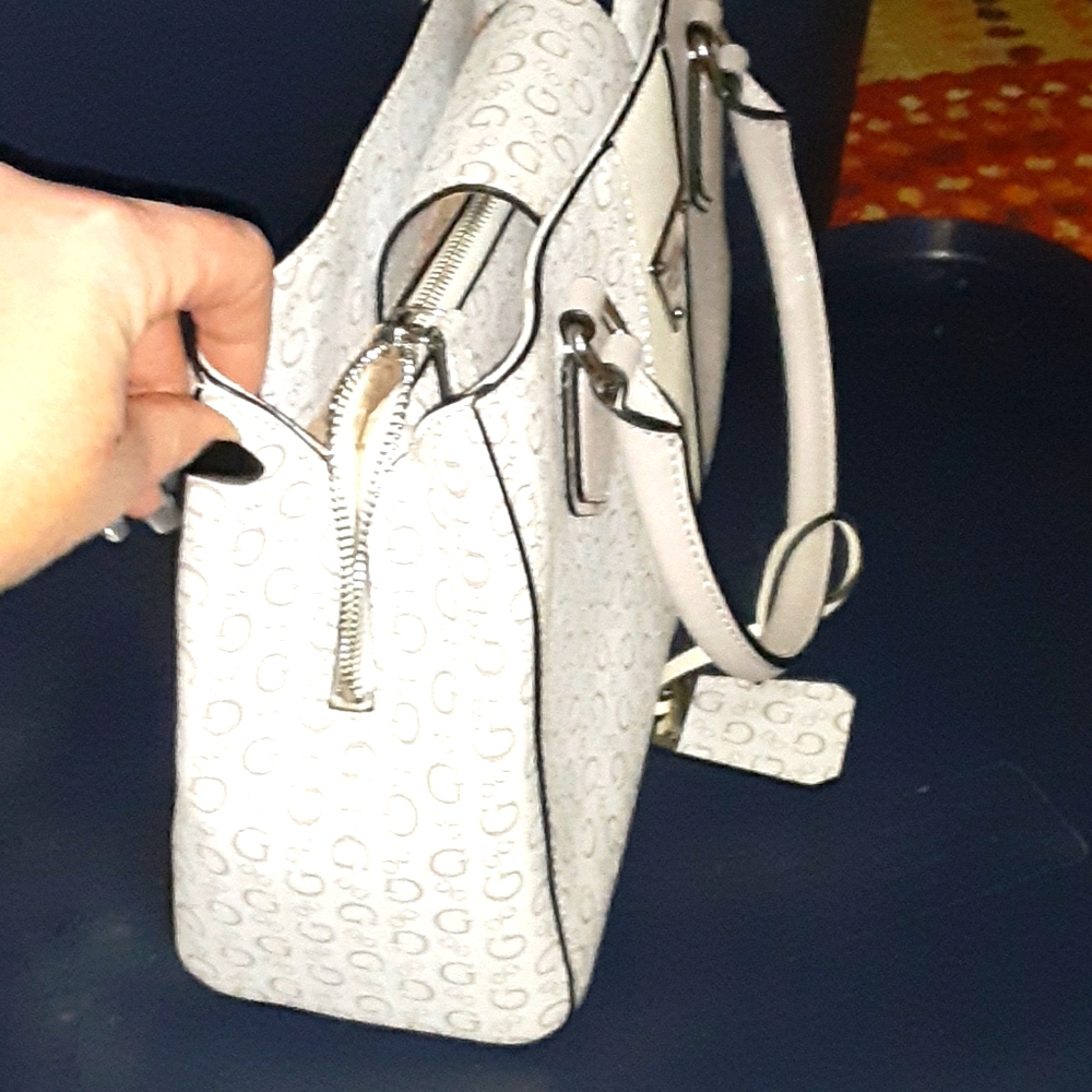 GUESS PURSE - Picture 4 of 5